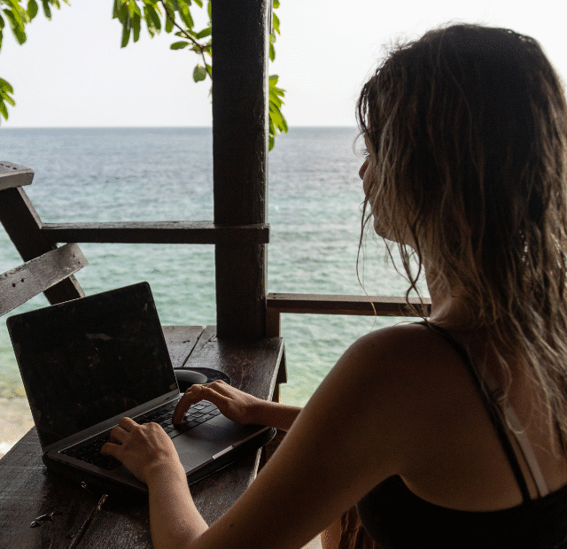 Guia de Segurança para Nômades Digitais 5 Dicas para sua Viagem Guia do Mundo viagens viajar roteiros Capa Web Stories