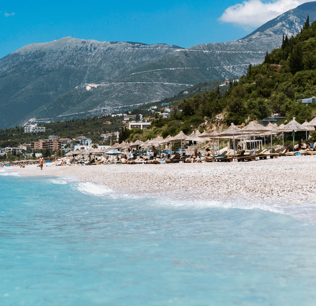Como a Albânia virou as Maldivas da Europa Guia do Mundo viagens viajar roteiros Capa Web Stories