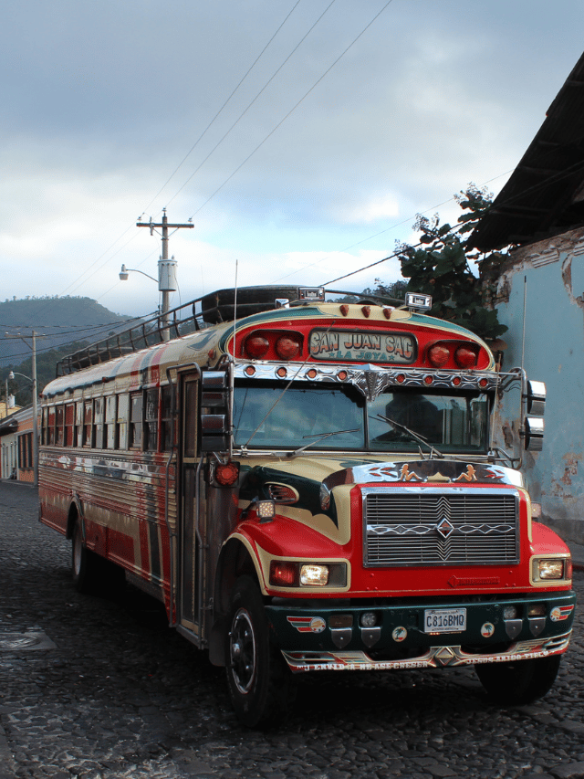 Como andar de ônibus “chicken bus” na Guatemala?