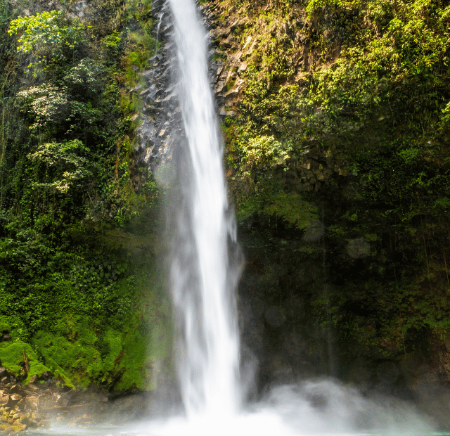 Como chegar na Cachoeira La Fortuna Guia do Mundo viagens viajar roteiros Capa Web Stories