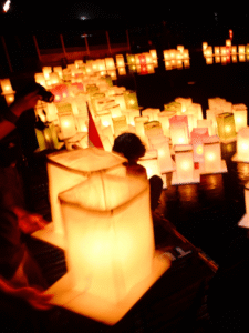 Como é o evento das Lanternas flutuantes na Tailândia Guia do Mundo viagens viajar roteiros Capa Web Stories