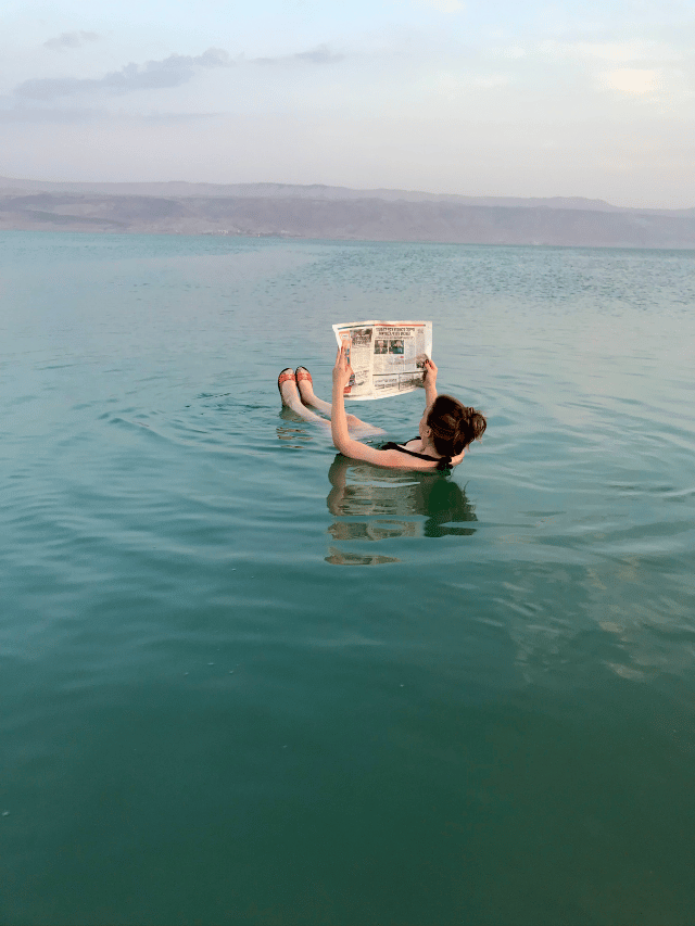 Como flutuar no Mar Morto sem afundar?