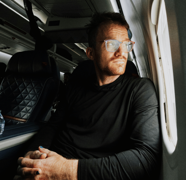 Como sobreviver a voos longos + 12 horas de avião Guia do Mundo viagens viajar roteiros Capa Web Stories