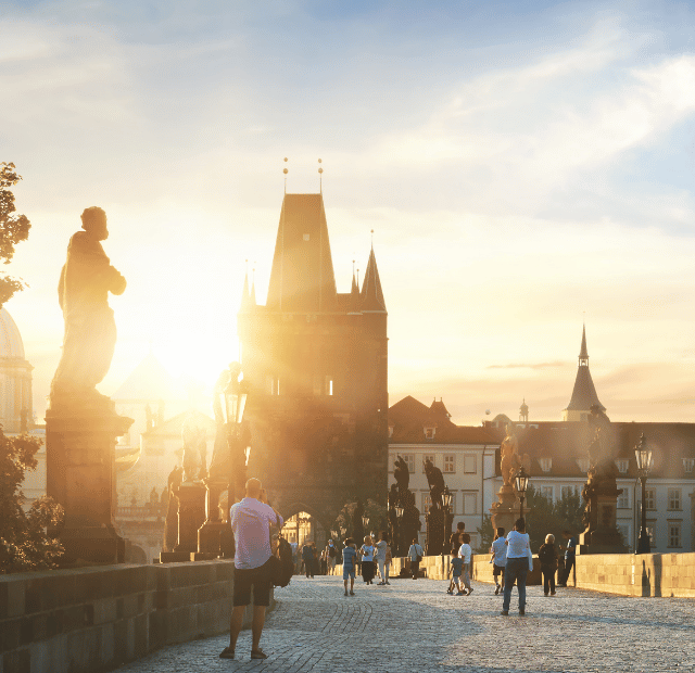 Como ver a Ponte Carlos ao amanhecer em Praga Guia do Mundo viagens viajar roteiros Capa Web Stories (1)