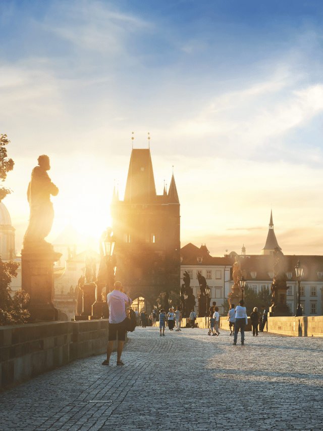 Como ver a Ponte Carlos ao amanhecer em Praga?