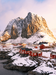 Como ver o Sol da Meia-Noite nas Ilhas Lofoten Guia do Mundo viagens viajar roteiros Capa Web Stories