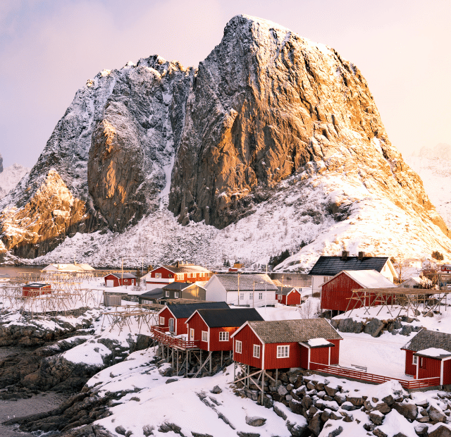 Como ver o Sol da Meia-Noite nas Ilhas Lofoten Guia do Mundo viagens viajar roteiros Capa Web Stories