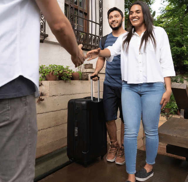 Como viajar trocando trabalho por hospedagem Guia do Mundo viagens viajar roteiros Capa Web Stories