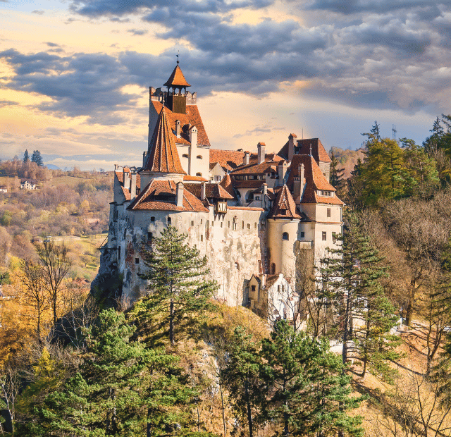 Como visitar o Castelo do Drácula na Transilvânia Guia do Mundo viagens viajar roteiros Capa Web Stories