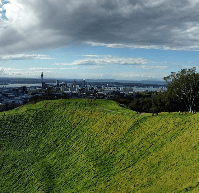 Como visitar os vulcões urbanos de Auckland Guia do Mundo viagens viajar roteiros Capa Web Stories