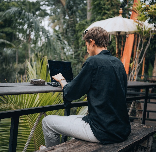 Quais são as profissões para nômades digitais Guia do Mundo viagens viajar roteiros Capa Web Stories