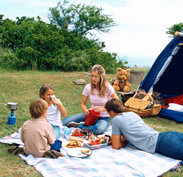 Qual a diferença de camping para glamping Guia do Mundo viagens viajar roteiros Capa Web Stories