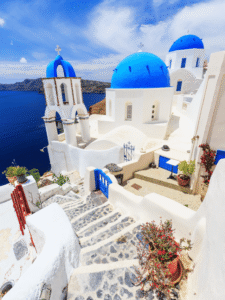 Santorini É possível visitar a ilha grega em paz Guia do Mundo viagens viajar roteiros Capa Web Stories