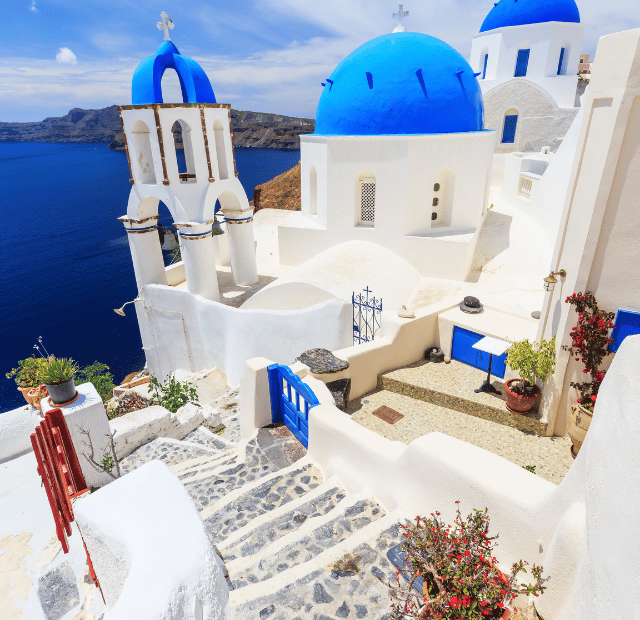 Santorini É possível visitar a ilha grega em paz Guia do Mundo viagens viajar roteiros Capa Web Stories