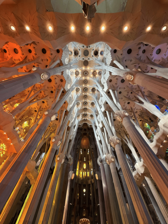 Vale a pena visitar a Sagrada Família por dentro?